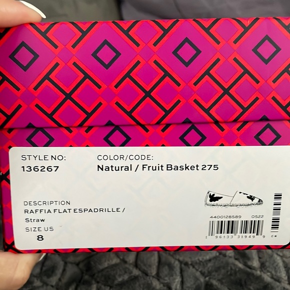 NEW NEVER WORN.  TORY BURCH - Picture 2 of 4